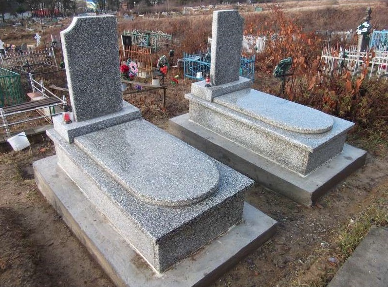 Памятники, надгробия: гранитная крошка