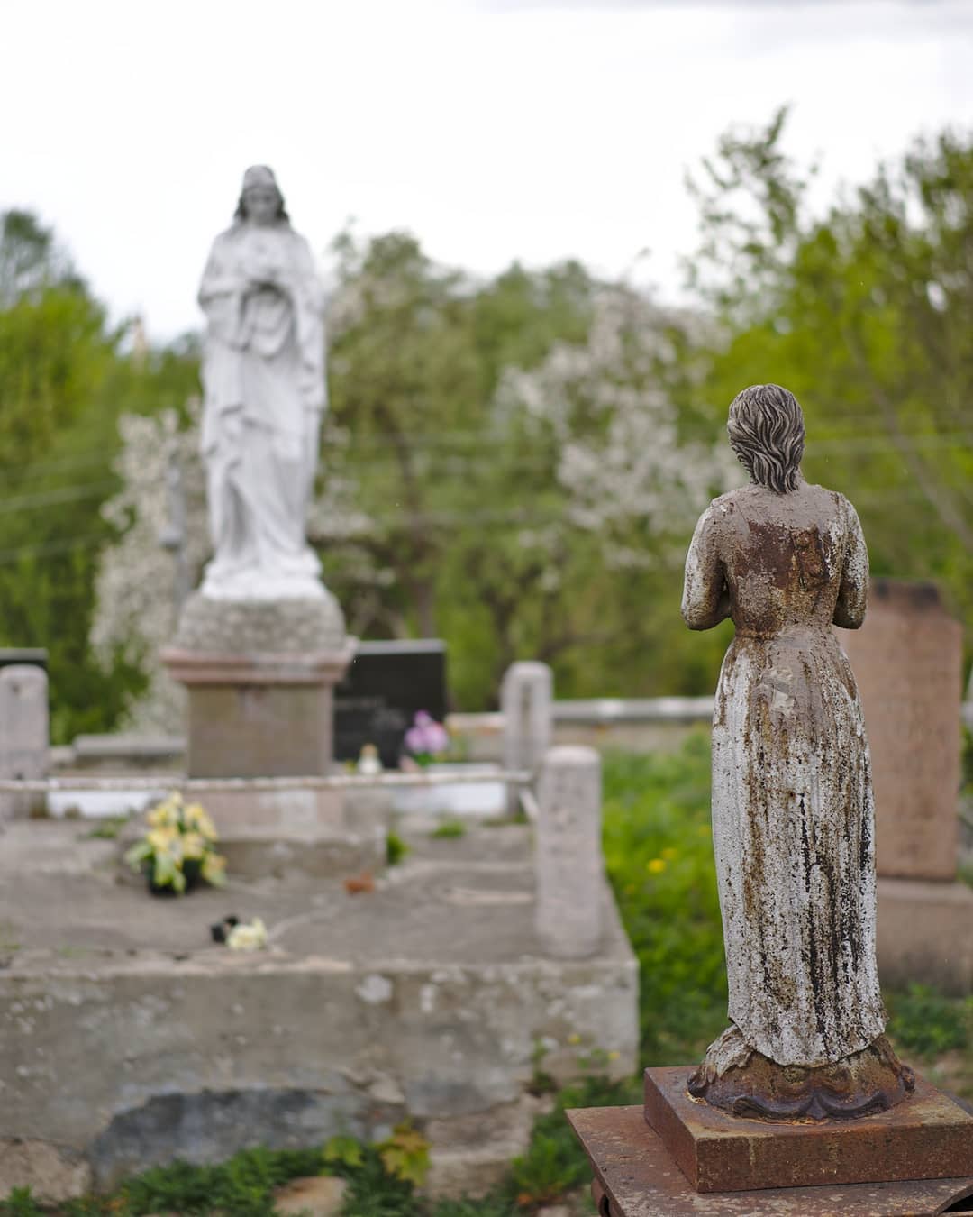 Как установить памятник на могилу: советы от ритуального бюро Небеса в Ижевске